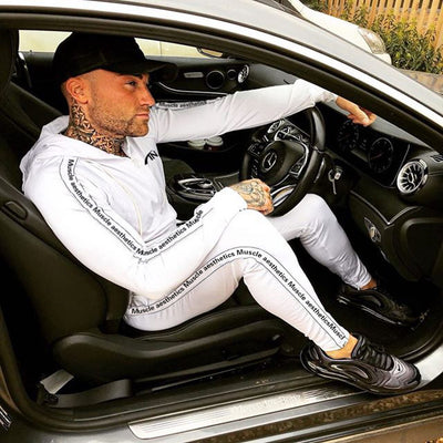 Chaqueta deportiva con capucha y cremallera