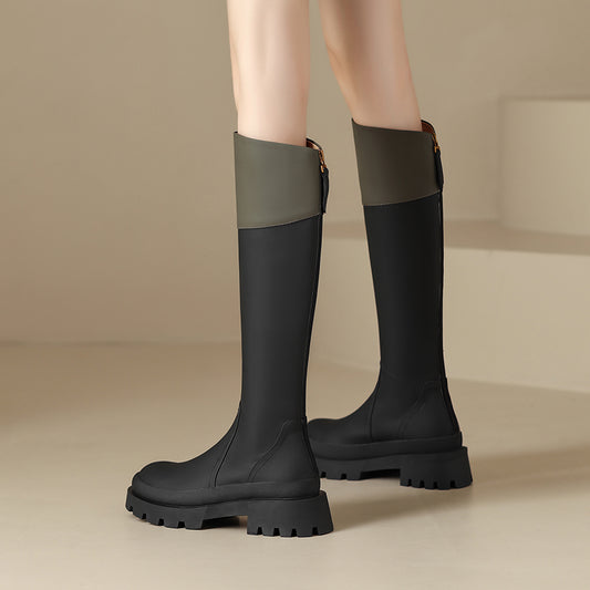 Botas de Suela Gruesa con Punta Redonda y Diseño Monocromático - Image 2