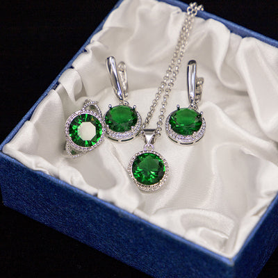 Juego de Joyería Tres Piezas con Zirconia Redonda - Anillo, Collar y Aretes - Image 9
