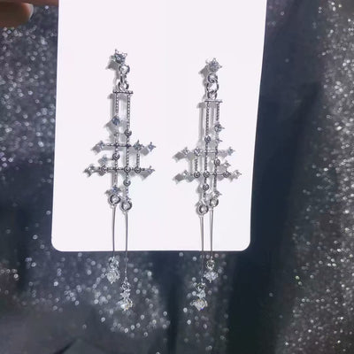 Aretes de Plata con Líneas Geométricas Cruzadas - Diseño Minimalista Versátil