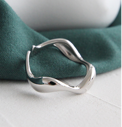 Anillo de Plata S925 Minimalista Ondulado Brillante para Mujer - Image 6
