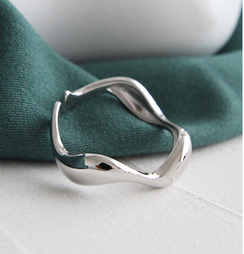 Anillo de Plata S925 Minimalista Ondulado Brillante para Mujer - Image 6