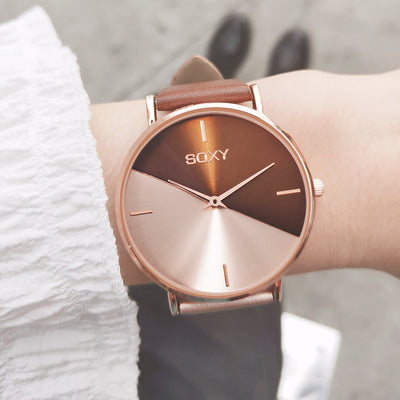 Reloj de moda para mujer en oro rosa con correa de cuero - Image 4