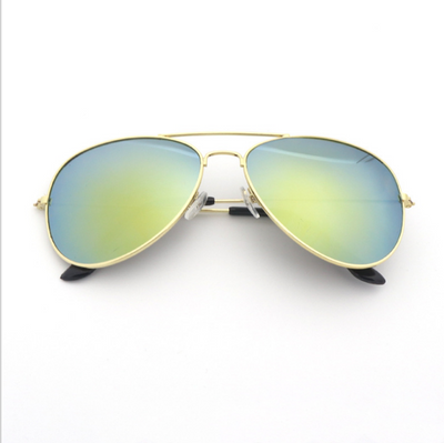 Gold frame aviator sunglasses with dark black lenses, featuring a classic vintage style. - Image 23