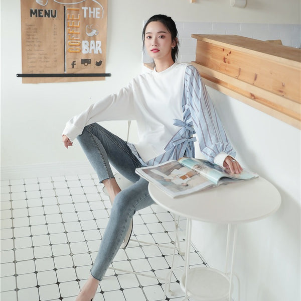 Chaqueta Elegante con Encaje y Costuras Rayadas