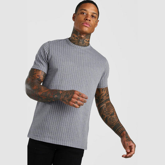 Camiseta Estampada 3D con Rayas Minimalistas - Image 3