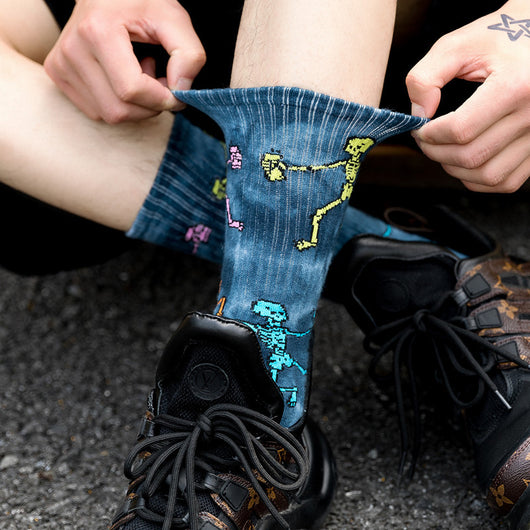 Calcetines Estampados Tie-Dye con Diseño de Calavera y Skateboard - Image 13