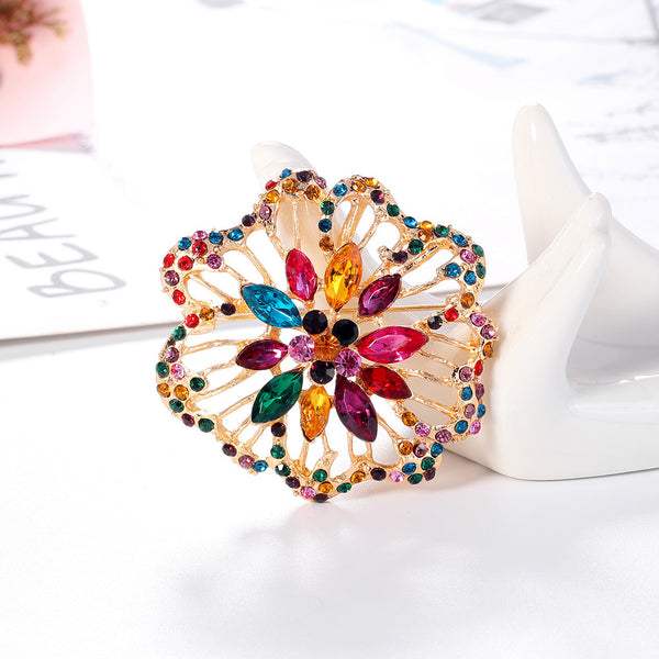 Broche Floral Vintage con Cristales de Colores