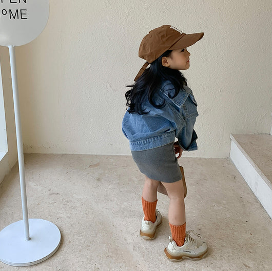 Woman and child in matching outfits: light blue denim jackets and dark gray knitted mini dresses, with baseball caps and sneakers. - Image 13