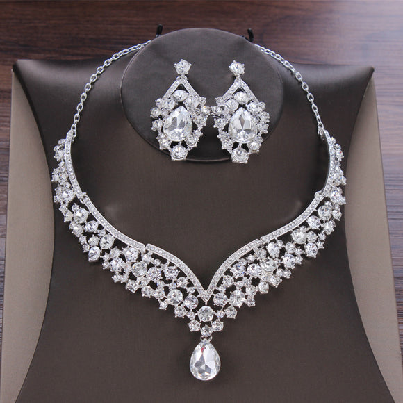 Juego de Corona Nupcial Barroca con Collar y Aretes