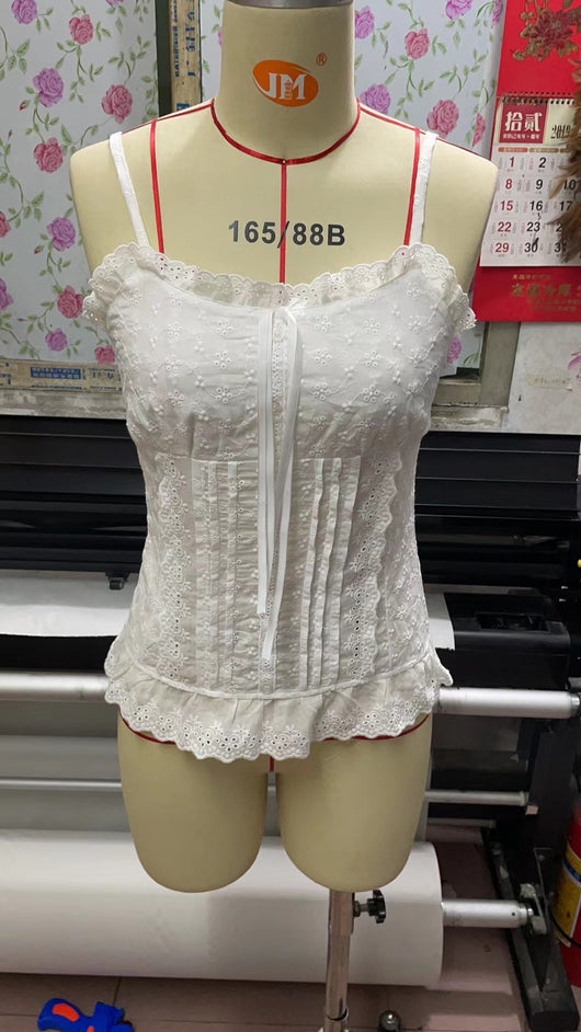 Blusa Elegante de Encaje con Escote Bajo y Hombros Plisados - Image 21