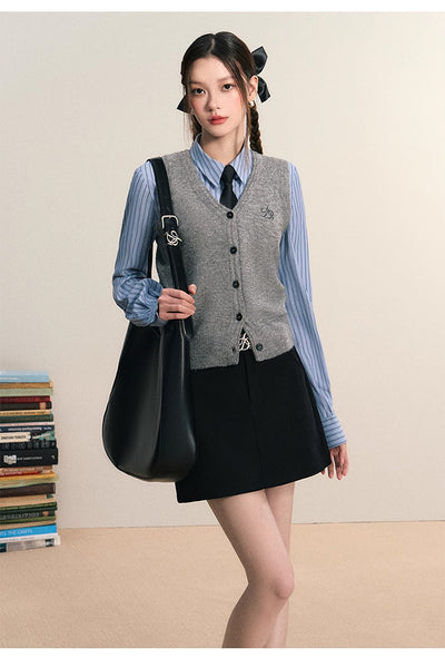 Blusa Universitaria Manga Larga Ajustada al Busto - Image 19