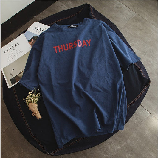 Playera Suelta Casual con Estampado Semanal para Hombre - Image 21