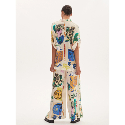 Conjunto de Blusa Satinada con Estampado Graffiti para Mujer - Image 17