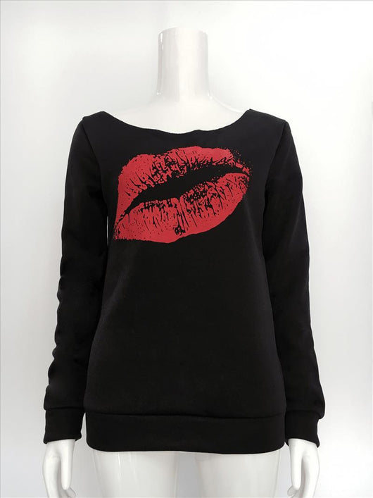 Suéter Otoñal Rojo con Hombros Caídos y Estampado de Labios - Image 3