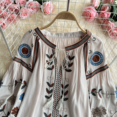 Blusa Elegante con Bordados y Mangas Farol con Cordones - Image 10