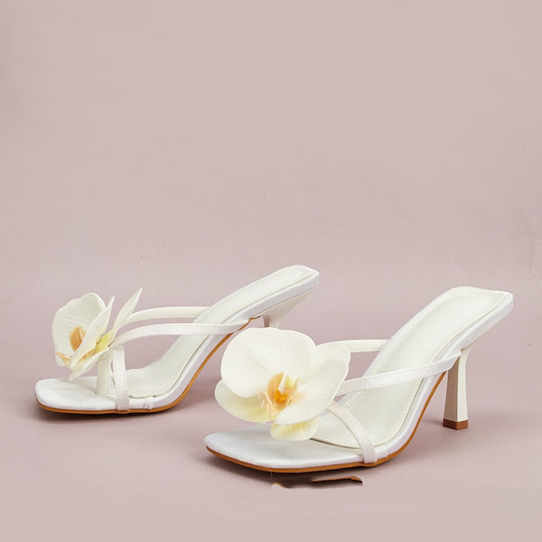 Sandalias de Tacón Alto con Punta Cuadrada y Flores Blancas