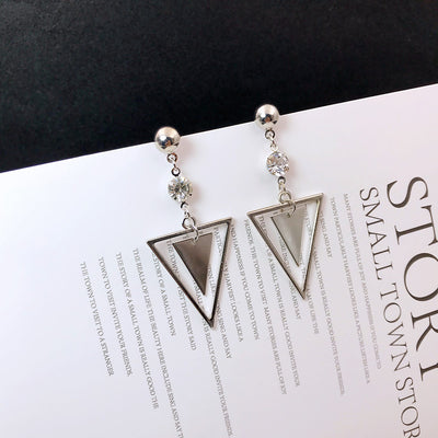 Aretes Coreanos Asimétricos con Flor de Perla y Moño - Image 59