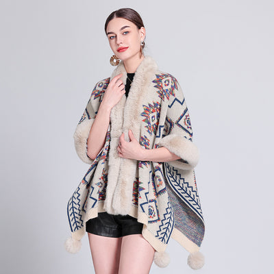 Capa Shawl Étnica con Pompones de Pelaje