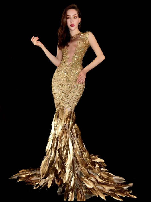 Vestido de Noche Elástico con Plumas Doradas y Cristales Brillantes - Image 4