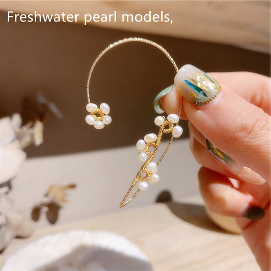 Pendientes Artesanales de Flor y Perla Tejidos a Mano - Image 4