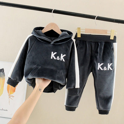 Traje de Terciopelo Dorado para Niños - Image 8