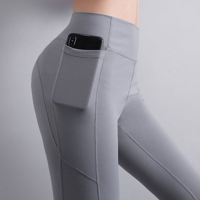 Pantalones deportivos con bolsillos funcionales