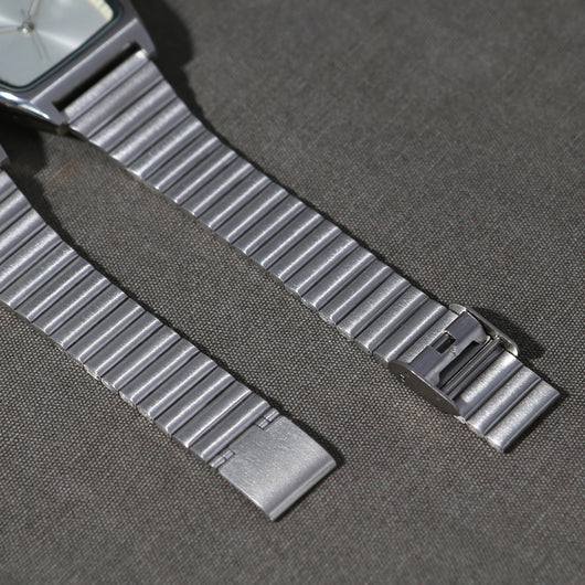 Reloj de Pulsera Minimalista Cuadrado sin Logo - Diseño Versátil - Image 9