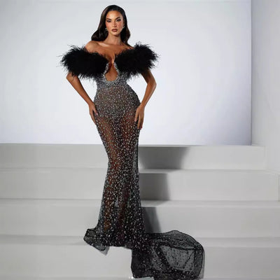 Vestido Tubo Elegante con Plumas, Pedrería y Lentejuelas Escote V - Image 5