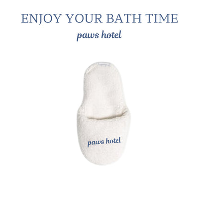 Bata de Baño para Mascotas con Diseño Hotel Chic - Pijama Fotográfico - Image 6