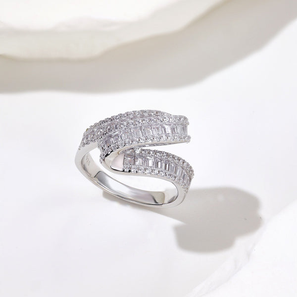 Anillo de Plata Esterlina S925 con Circonitas Incrustadas de Lujo