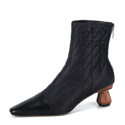 Botas Cortas con Tacón Grueso y Detalles a Juego - Image 6