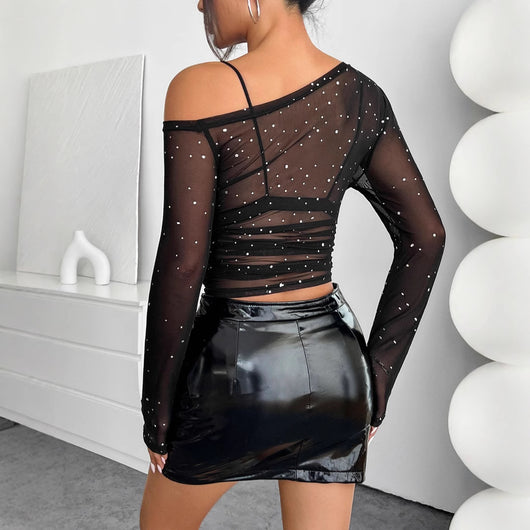 Blusa Elegante Negra con Lentejuelas y Cuello Asimétrico - Image 2
