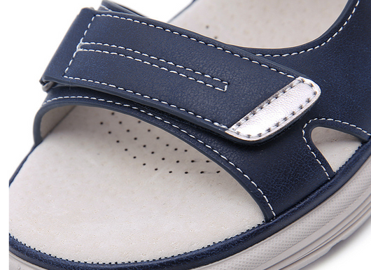 Sandalias Deportivas de Cuero para Mujer con Cuña Ligera y Velcro - Image 9