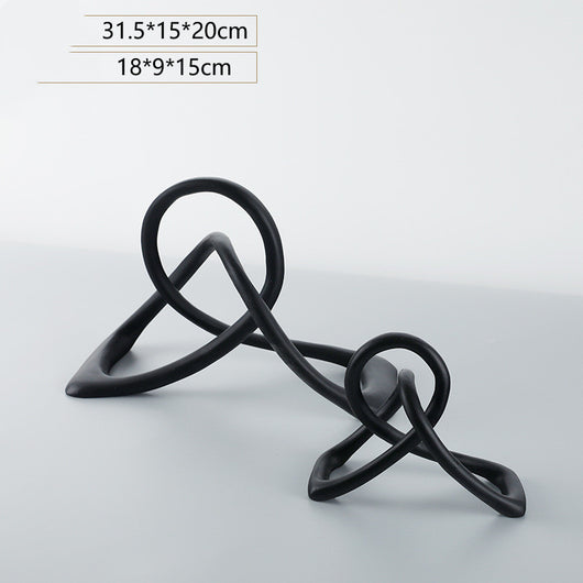Ornamentos Geométricos Abstractos en Resina Negra con Nudo Retorcido - Image 10