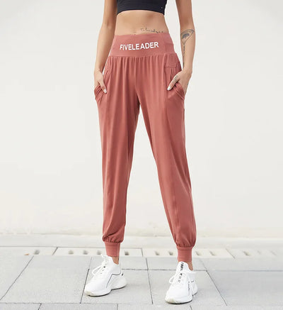 Pantalones deportivos con cintura ajustable y lettering - Image 28