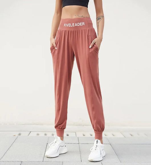 Pantalones deportivos con cintura ajustable y lettering - Image 28
