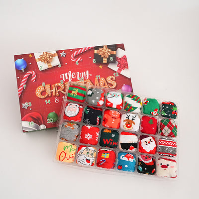 Set de 12 Medias Navideñas Premium en Caja Regalo - Image 23