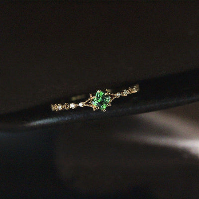 Anillo Vintage con Tsavorita Natural y Diamantes - Image 9