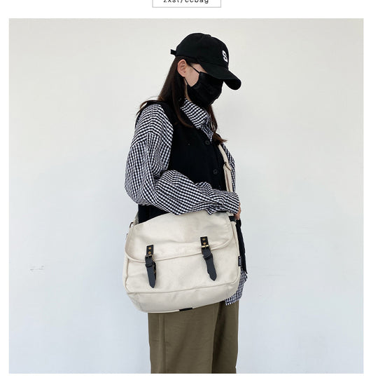 Bolsa de Mensajero Retro de Lona con Cierre Abatible y Detalles de Herrería - Image 12