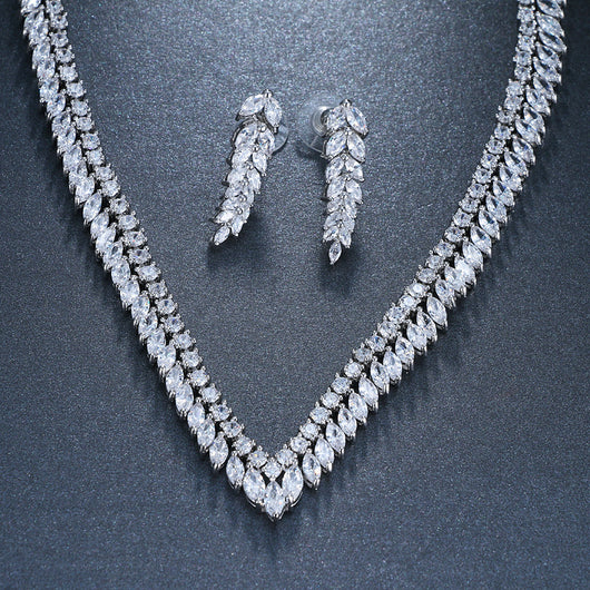 Conjunto de Joyería Nupcial con Circonita - Collar y Aretes Diseño Hoja - Image 5