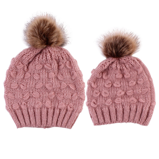 Gorro de Punto Familiar con Pompón de Pelaje - Diseño Mariposa Cálido - Image 3