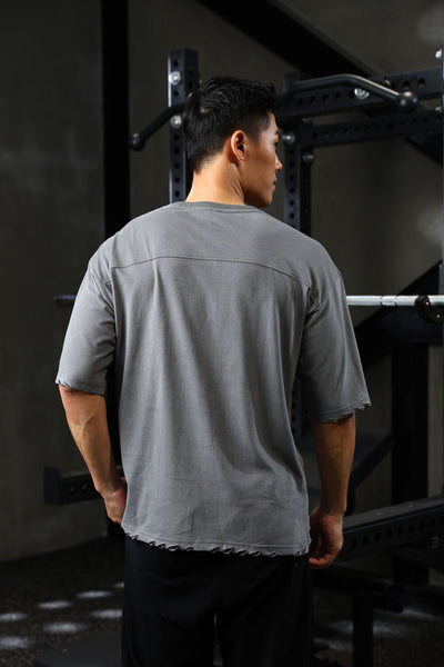 Playera Suelta de Algodón Rasgada para Hombre - Image 11
