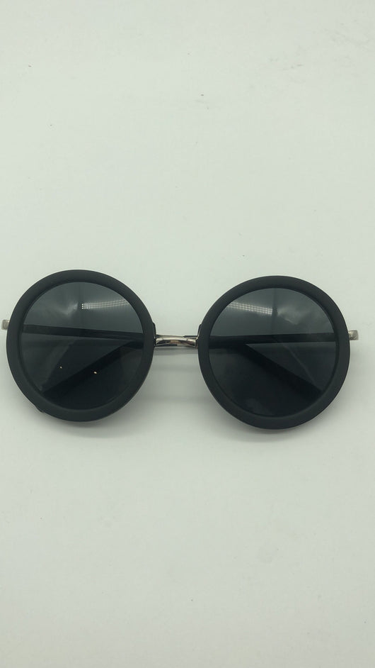 Big round sunglasses with black frames and dark lenses, featuring silver-colored temples. - Image 11