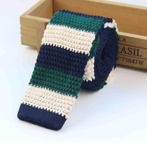 Corbata Tejida Delgada a Rayas para Hombre - Diseño Moderno y Sofisticado - Image 10