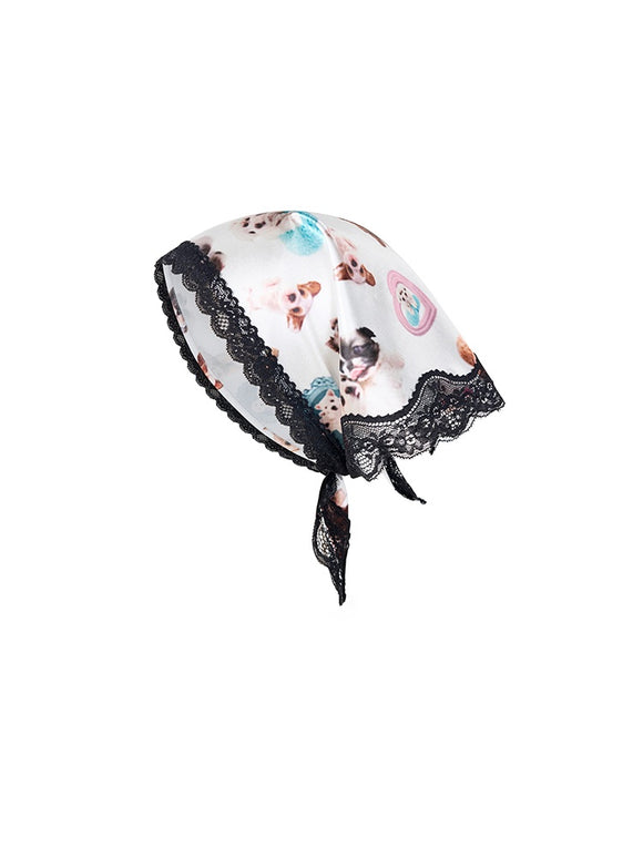 Pañoleta Triangular de Seda con Encaje y Costura Decorativa