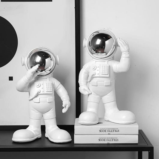 Figura Decorativa Astronauta en Resina - Modelo Artesanal - Image 3