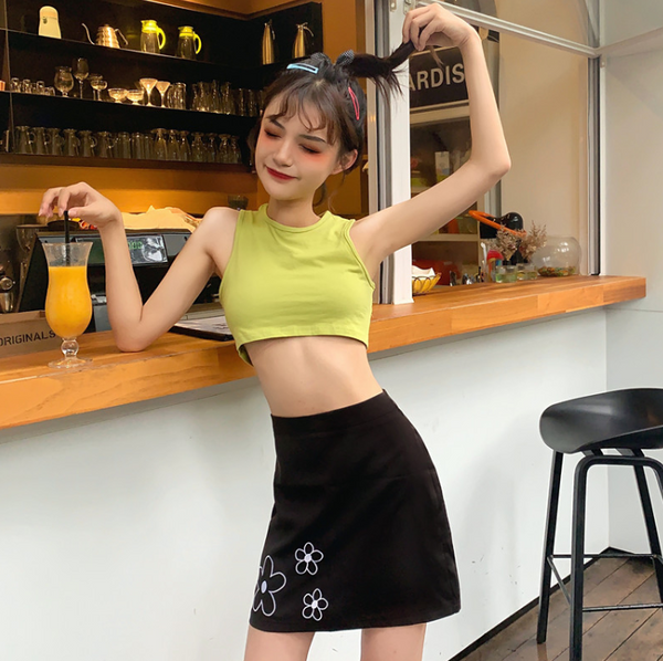 Top Halter Floral Coreano con Bordado y Falda Tipo A - Estilo Verano