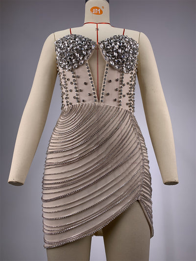 Vestido Mini Ajustado con Hombros Descubiertos y Detalles de Diamantes - Image 12