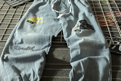 Jeans Vintage Sueltos para Hombre con Estampado de Oso y Letras - Image 10